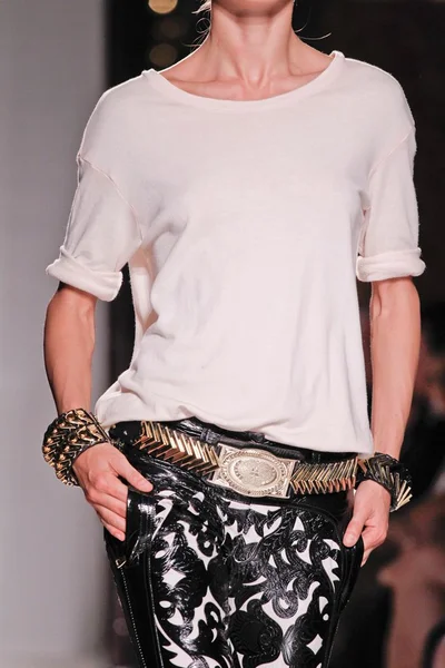 Look 10